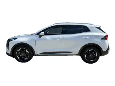 BIAŁY SUV KIA SPORTAGE z 2025 r., BENZYNA, skrzynia biegów AUTOMATYCZNA 150KM, zdjęcie 2 z 2