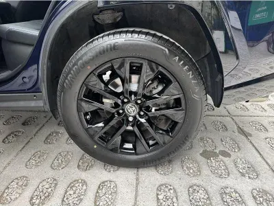NIEBIESKI SUV TOYOTA RAV4 z 2023 r., HYBRYDA/BENZYNA, skrzynia biegów AUTOMATYCZNA 218KM, zdjęcie 11 z 19