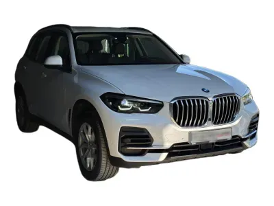 BIAŁY SUV BMW X5 z 2022 r., BENZYNA, skrzynia biegów AUTOMATYCZNA 333KM, zdjęcie 8 z 13