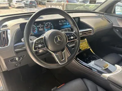 CZARNY SUV MERCEDES CLASE EQC z 2021 r., ELEKTRYCZNY, skrzynia biegów AUTOMATYCZNA 408KM, zdjęcie 14 z 18