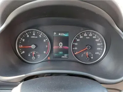 NIEBIESKI SUV KIA STONIC z 2023 r., BENZYNA, skrzynia biegów MANUALNA 75KM, zdjęcie 14 z 24