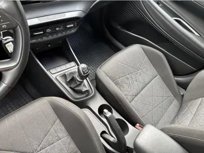 CZERWONY SUV HYUNDAI BAYON z 2023 r., BENZYNA, skrzynia biegów MANUALNA 101KM, zdjęcie 4 z 19