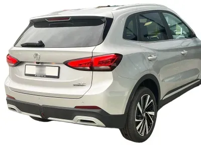 SREBRNY SUV MG ZS z 2026 r., HYBRYDA/BENZYNA, skrzynia biegów AUTOMATYCZNA 197KM, zdjęcie 9 z 15