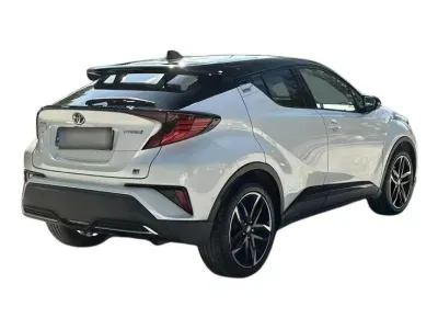 BIAŁY SUV TOYOTA C-HR z 2022 r., HYBRYDA/BENZYNA, skrzynia biegów AUTOMATYCZNA 122KM, zdjęcie 6 z 19