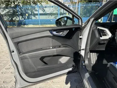 SZARY SUV AUDI Q4-E-TRON z 2023 r., ELEKTRYCZNY, skrzynia biegów AUTOMATYCZNA 204KM, zdjęcie 10 z 19