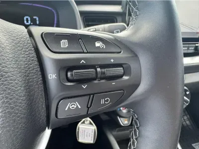 SREBRNY SUV KIA STONIC z 2025 r., BENZYNA, skrzynia biegów MANUALNA 58KM, zdjęcie 15 z 21