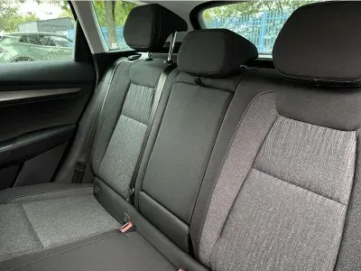 SZARY SUV SKODA KAROQ z 2021 r., BENZYNA, skrzynia biegów AUTOMATYCZNA 150KM, zdjęcie 18 z 19