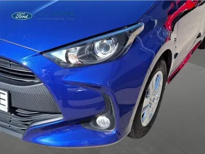 NIEBIESKI HATCHBACK TOYOTA YARIS z 2024 r., BENZYNA, skrzynia biegów MANUALNA 92KM, zdjęcie 3 z 28