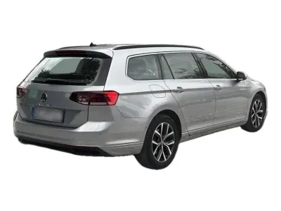 SREBRNY KOMBI VOLKSWAGEN PASSAT z 2023 r., BENZYNA, skrzynia biegów AUTOMATYCZNA 150KM, zdjęcie 4 z 19