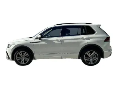 BIAŁY SUV VOLKSWAGEN TIGUAN z 2022 r., DIESEL, skrzynia biegów AUTOMATYCZNA 200KM, zdjęcie 12 z 19