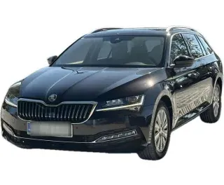CZARNY KOMBI SKODA SUPERB z 2022 r., BENZYNA, skrzynia biegów AUTOMATYCZNA 190KM, zdjęcie główne