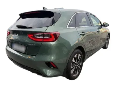 ZIELONY HATCHBACK KIA CEED z 2024 r., BENZYNA, skrzynia biegów AUTOMATYCZNA 103KM, zdjęcie 25 z 27
