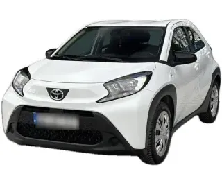 BIAŁY SUV TOYOTA AYGO X z 2022 r., BENZYNA, skrzynia biegów AUTOMATYCZNA 72KM, zdjęcie główne