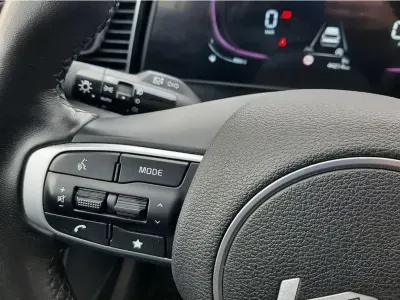 SZARY SUV KIA SPORTAGE z 2023 r., BENZYNA, skrzynia biegów MANUALNA 110KM, zdjęcie 7 z 25