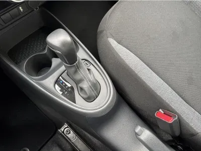 BIAŁY SUV TOYOTA AYGO X z 2022 r., BENZYNA, skrzynia biegów AUTOMATYCZNA 72KM, zdjęcie 7 z 19