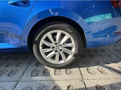 NIEBIESKI HATCHBACK SKODA SUPERB z 2022 r., DIESEL, skrzynia biegów AUTOMATYCZNA 200KM, zdjęcie 3 z 19