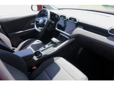 CZERWONY SUV MG ZS z 2026 r., HYBRYDA/BENZYNA, skrzynia biegów AUTOMATYCZNA 197KM, zdjęcie 7 z 10