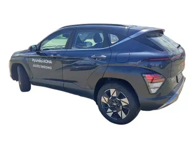 NIEBIESKI SUV HYUNDAI KONA z 2025 r., HYBRYDA/BENZYNA, skrzynia biegów AUTOMATYCZNA 129KM, zdjęcie 14 z 17
