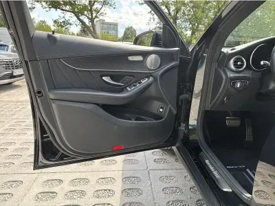 CZARNY SUV MERCEDES CLASE GLC z 2023 r., DIESEL, skrzynia biegów AUTOMATYCZNA 245KM, zdjęcie 3 z 18