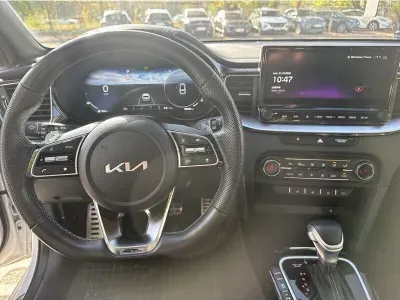 BIAŁY KOMBI KIA PROCEED z 2023 r., BENZYNA, skrzynia biegów AUTOMATYCZNA 160KM, zdjęcie 16 z 19
