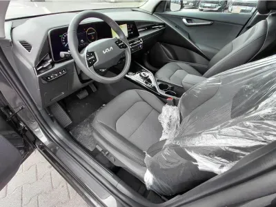 SZARY SUV KIA NIRO z 2026 r., HYBRYDA/BENZYNA, skrzynia biegów AUTOMATYCZNA 100KM, zdjęcie 6 z 23