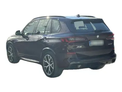 CZERWONY SUV BMW X5 z 2022 r., HYBRYDA/BENZYNA, skrzynia biegów AUTOMATYCZNA 394KM, zdjęcie 3 z 18