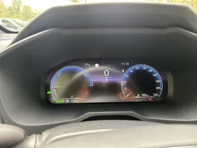NIEBIESKI SUV TOYOTA RAV4 z 2023 r., HYBRYDA/BENZYNA, skrzynia biegów AUTOMATYCZNA 218KM, zdjęcie 3 z 19