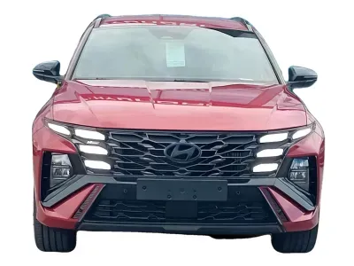 CZERWONY SUV HYUNDAI TUCSON z 2025 r., HYBRYDA/BENZYNA, skrzynia biegów AUTOMATYCZNA 215KM, zdjęcie 6 z 8