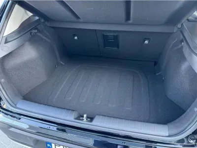 CZARNY HATCHBACK KIA K4 z 2025 r., BENZYNA, skrzynia biegów AUTOMATYCZNA 110KM, zdjęcie 17 z 21