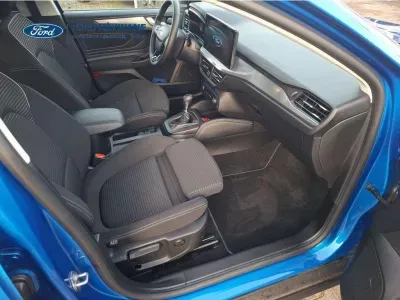 NIEBIESKI HATCHBACK FORD FOCUS z 2023 r., BENZYNA, skrzynia biegów MANUALNA 92KM, zdjęcie 12 z 28