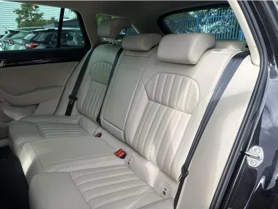 CZARNY KOMBI SKODA SUPERB z 2022 r., BENZYNA, skrzynia biegów AUTOMATYCZNA 190KM, zdjęcie 12 z 19