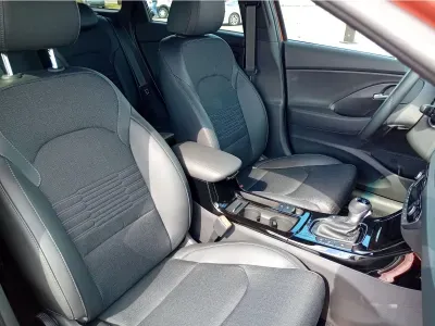 POMARAŃCZOWY KOMBI HYUNDAI I30 z 2025 r., BENZYNA, skrzynia biegów AUTOMATYCZNA 140KM, zdjęcie 8 z 12