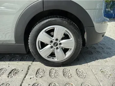 SZARY KOMBI MINI CLUBMAN z 2022 r., BENZYNA, skrzynia biegów AUTOMATYCZNA 102KM, zdjęcie 3 z 18