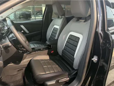 CZARNY HATCHBACK CITROEN C4 z 2026 r., HYBRYDA/BENZYNA, skrzynia biegów AUTOMATYCZNA 145KM, zdjęcie 3 z 19