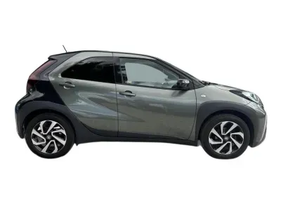 ZIELONY SUV TOYOTA AYGO X z 2022 r., BENZYNA, skrzynia biegów MANUALNA 72KM, zdjęcie 12 z 18