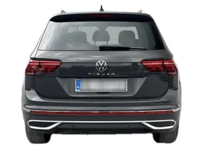 SZARY SUV VOLKSWAGEN TIGUAN z 2023 r., BENZYNA, skrzynia biegów AUTOMATYCZNA 150KM, zdjęcie 13 z 19