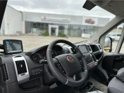 SZARY DOSTAWCZY FIAT E- DUCATO z 2021 r., ELEKTRYCZNY, skrzynia biegów AUTOMATYCZNA 122KM, zdjęcie 2 z 8