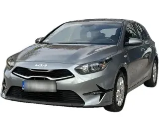 CZARNY HATCHBACK KIA CEED z 2022 r., BENZYNA, skrzynia biegów AUTOMATYCZNA 160KM, zdjęcie główne