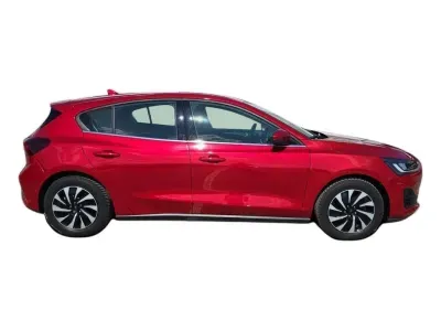 CZERWONY HATCHBACK FORD FOCUS z 2023 r., BENZYNA, skrzynia biegów MANUALNA 92KM, zdjęcie 18 z 27