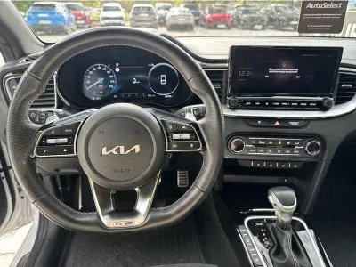 BIAŁY KOMBI KIA PROCEED z 2023 r., BENZYNA, skrzynia biegów AUTOMATYCZNA 160KM, zdjęcie 12 z 19