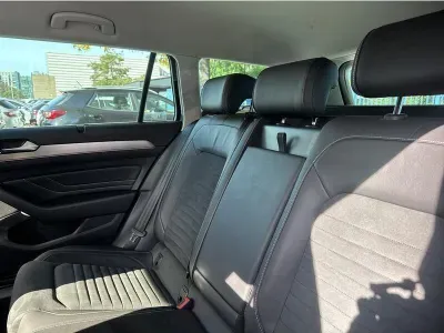 NIEBIESKI KOMBI VOLKSWAGEN PASSAT z 2022 r., BENZYNA, skrzynia biegów AUTOMATYCZNA 150KM, zdjęcie 3 z 19
