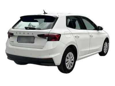 BIAŁY HATCHBACK SKODA FABIA z 2023 r., BENZYNA, skrzynia biegów MANUALNA 110KM, zdjęcie 7 z 19