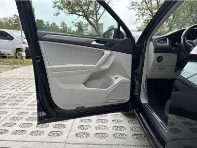 CZARNY SUV VOLKSWAGEN TIGUAN z 2022 r., DIESEL, skrzynia biegów AUTOMATYCZNA 150KM, zdjęcie 5 z 18