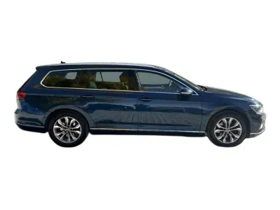 NIEBIESKI KOMBI VOLKSWAGEN PASSAT z 2022 r., BENZYNA, skrzynia biegów AUTOMATYCZNA 150KM, zdjęcie 9 z 19