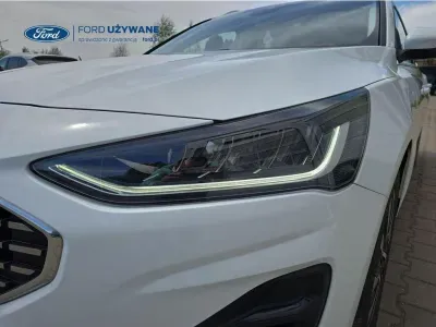 SREBRNY KOMBI FORD FOCUS z 2023 r., BENZYNA, skrzynia biegów MANUALNA 92KM, zdjęcie 2 z 20