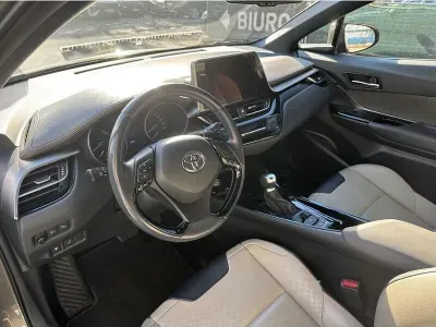 ZIELONY SUV TOYOTA C-HR z 2022 r., HYBRYDA/BENZYNA, skrzynia biegów AUTOMATYCZNA 122KM, zdjęcie 10 z 19