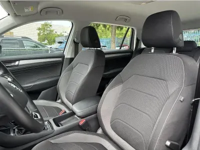 SREBRNY SUV SKODA KODIAQ z 2022 r., BENZYNA, skrzynia biegów AUTOMATYCZNA 150KM, zdjęcie 13 z 19