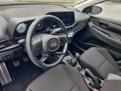 NIEBIESKI SUV HYUNDAI BAYON z 2026 r., BENZYNA, skrzynia biegów MANUALNA 90KM, zdjęcie 12 z 17