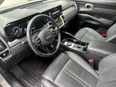 SZARY SUV KIA SORENTO z 2023 r., HYBRYDA/BENZYNA, skrzynia biegów AUTOMATYCZNA 230KM, zdjęcie 10 z 19