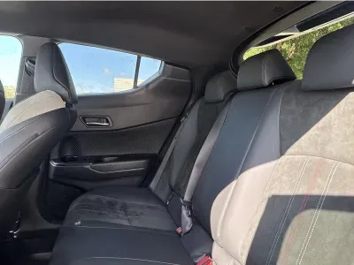 BIAŁY SUV TOYOTA C-HR z 2022 r., HYBRYDA/BENZYNA, skrzynia biegów AUTOMATYCZNA 122KM, zdjęcie 5 z 19